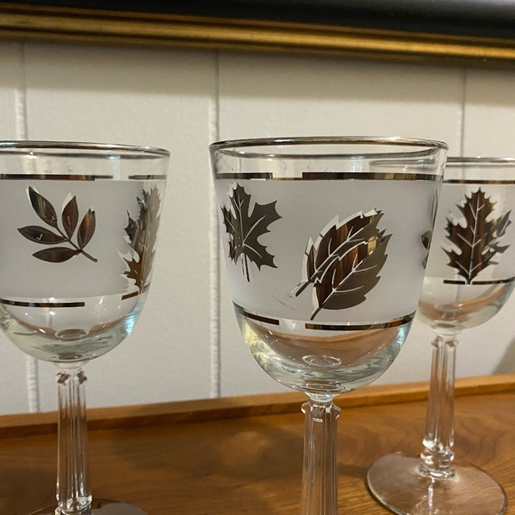 Vintage Libbey Frosted Silver Leaf Foliage Wine Glasses Set of 3 - Picture 2 of 2
